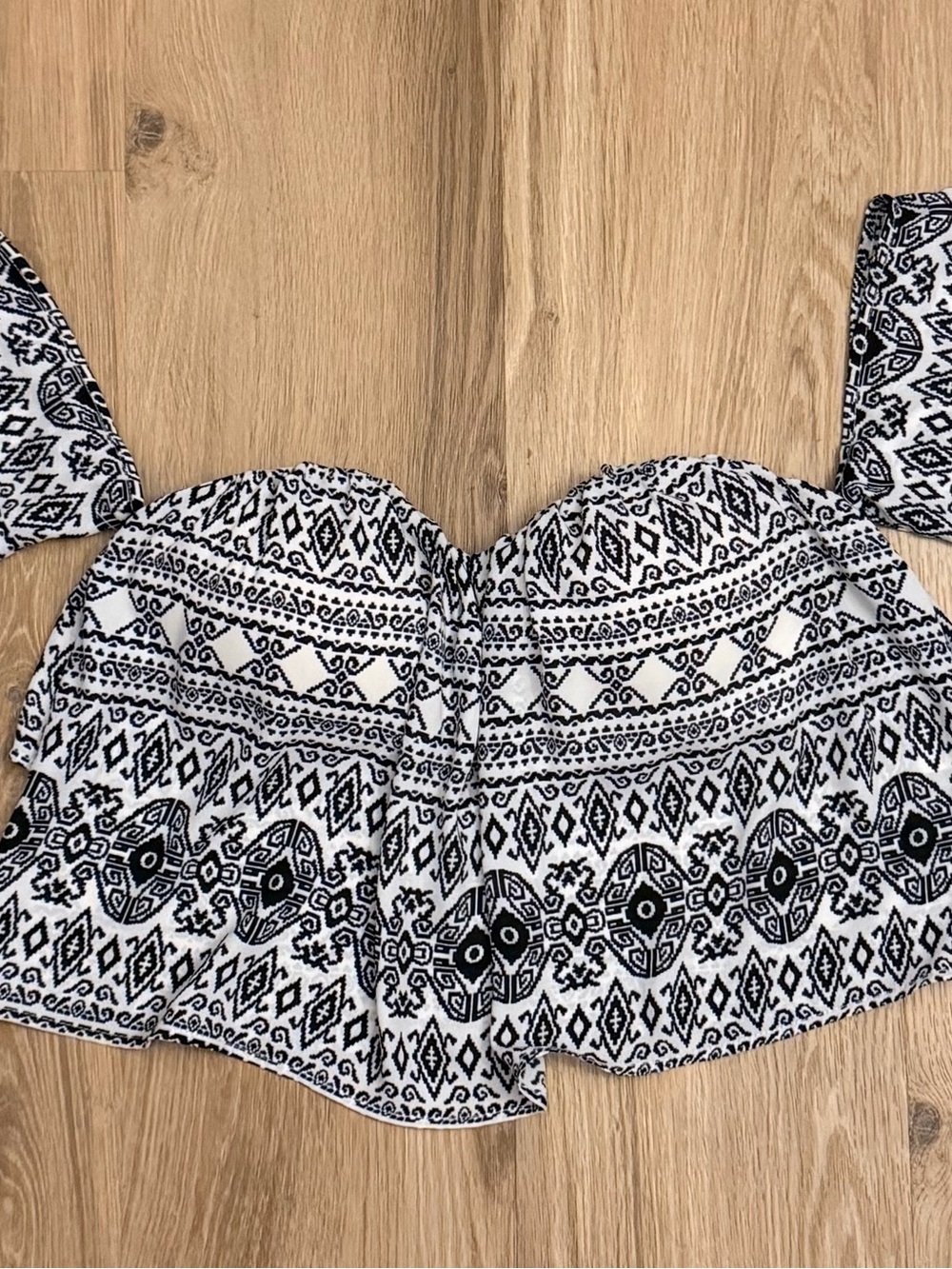 Kaitlyn Black & White Strapless Patterned Crop Top